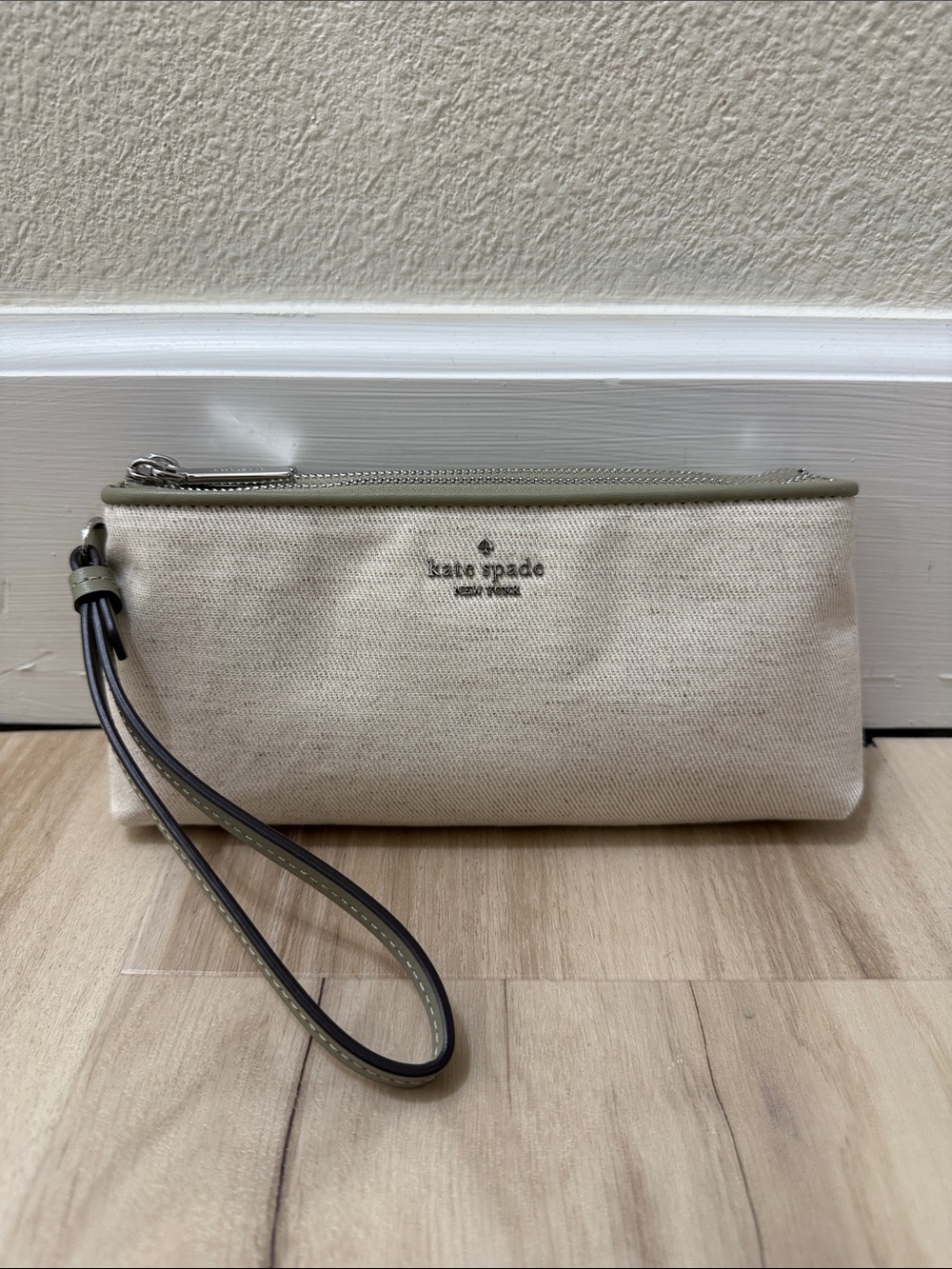 Kate Spade Wren Wristlet